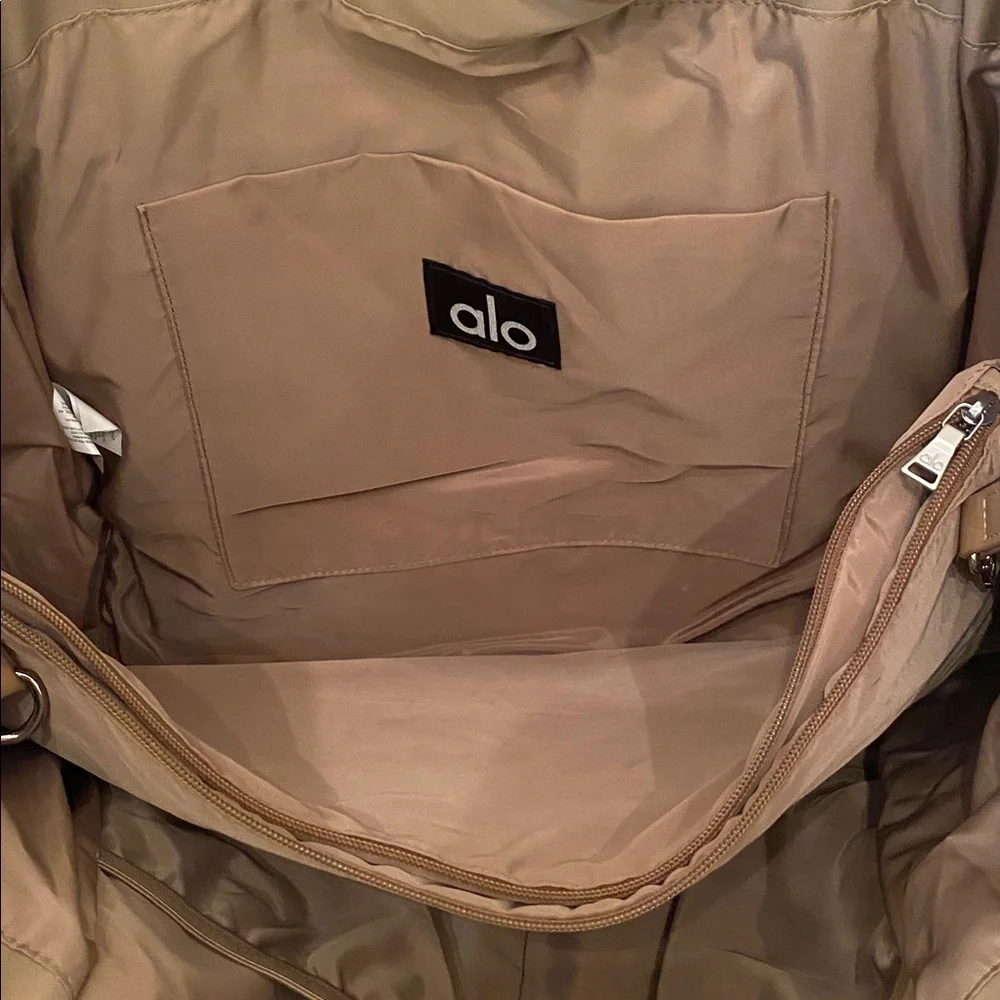 NEW Alo Faux Fur Tote Bag Toasted Almond - Picture 5 of 5